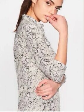 Equipment Slim Signature Python Print Button Down - Sz XS